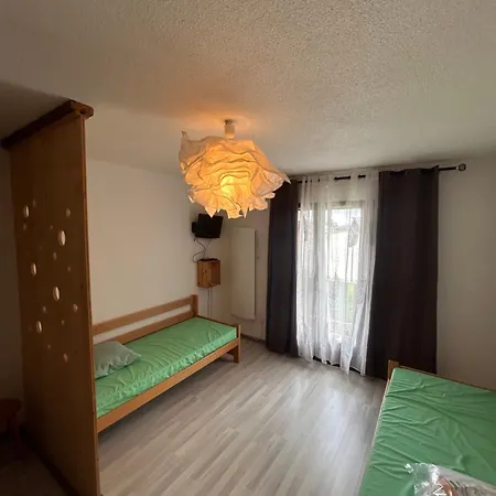 T2 Pour 6 Pers Avec Balcon, Parking Et Casier A Proche Des Commerces Appartement *